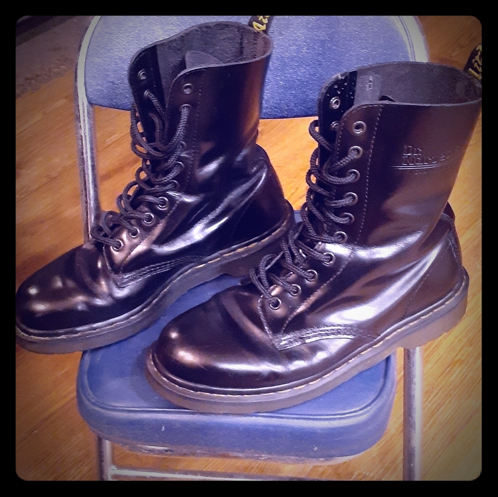 Dr. Martens Air Wear size 8